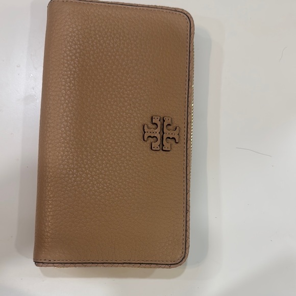 Tory Burch Handbags - Tory Burch Camel Leather Clutch